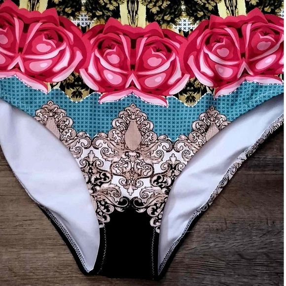 Floral and Geo Pattern Multi Color One Piece High Back Halter Top Size Large - Picture 3 of 5